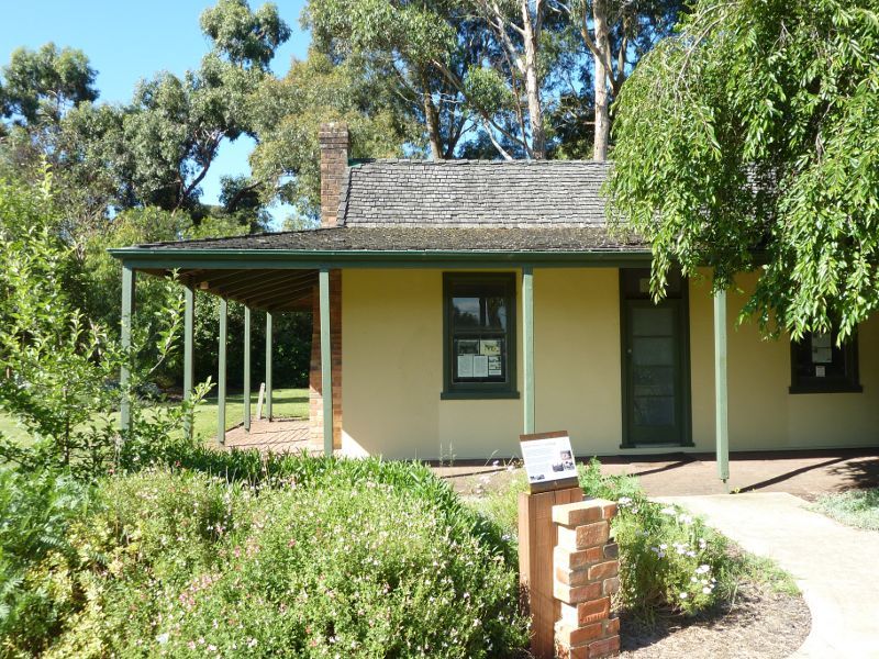 Montrose - Montrose Town Centre and gardens, Mt Dandenong Tourist Road: Robert Riddett's cottage