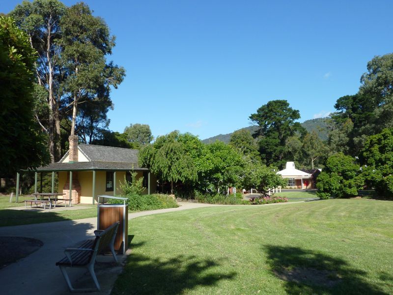 Montrose - Montrose Town Centre and gardens, Mt Dandenong Tourist Road: View through gardens towards Robert Riddett's cottage