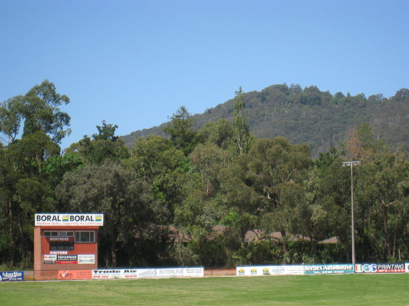 Montrose - Montrose Recreation Reserve, Mt Dandenong Tourist Road: Easterly view across main oval