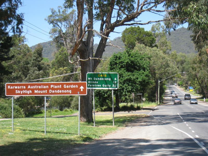 Montrose - Mount Dandenong Tourist Road: View south-east along Mount Dandenong Tourist Rd towards Swansea Rd