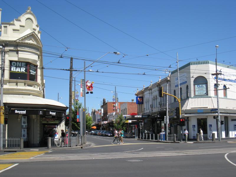Moonee Ponds - Shops and commercial centre, Puckle Street and adjoining streets - View west along Puckle St at Mt Alexander Rd