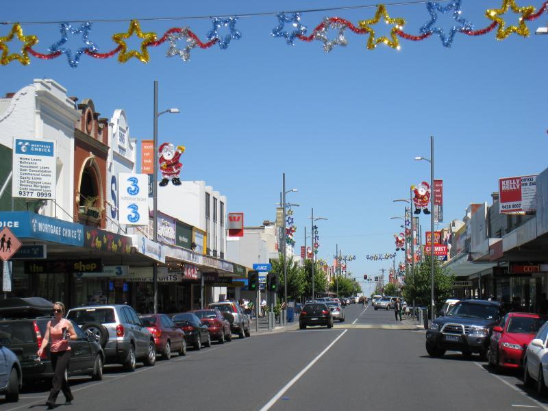 Moonee Ponds - Shops and commercial centre, Puckle Street and adjoining streets: View west along Puckle St towards Pratt St
