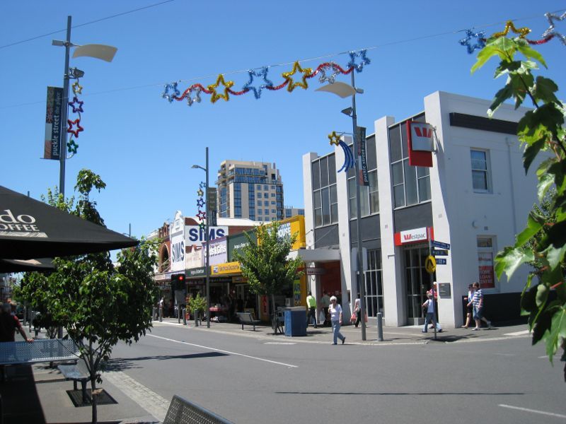 Moonee Ponds - Shops and commercial centre, Puckle Street and adjoining streets: View east along Puckle St towards Pratt St