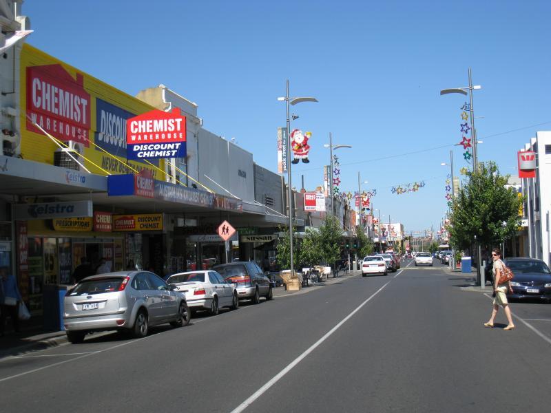Moonee Ponds - Shops and commercial centre, Puckle Street and adjoining streets - View east along Puckle St towards Pratt St