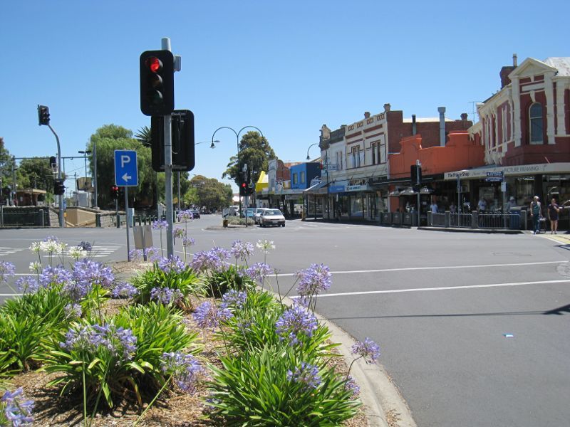 Moonee Ponds - Shops and commercial centre, Puckle Street and adjoining streets: View north along Margaret St at Puckle St