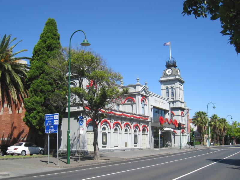 Moonee Ponds - Mount Alexander Road: View south-east along Mt Alexander Rd towards Clocktower Centre