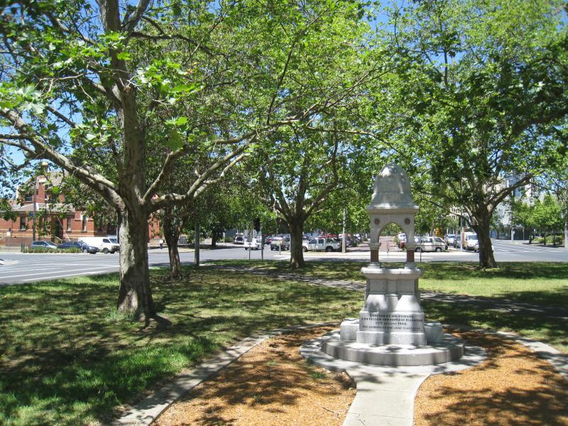 Moonee Ponds - Mount Alexander Road: Memorial, view south-east along gardens in centre of Mt Alexander Rd towards Kellaway Av