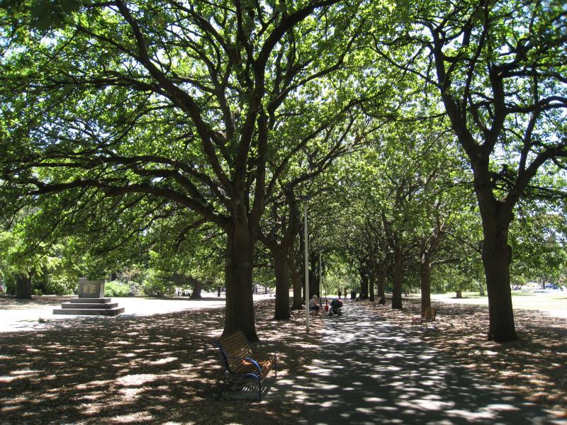 Moonee Ponds - Queens Park: View north along shaded pathway, south of lake