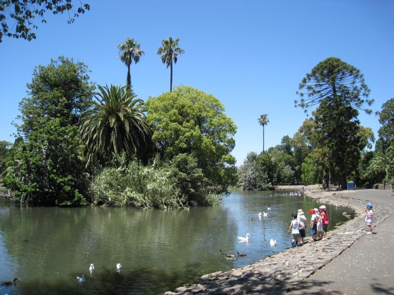 Moonee Ponds - Queens Park: View south along west side of lake