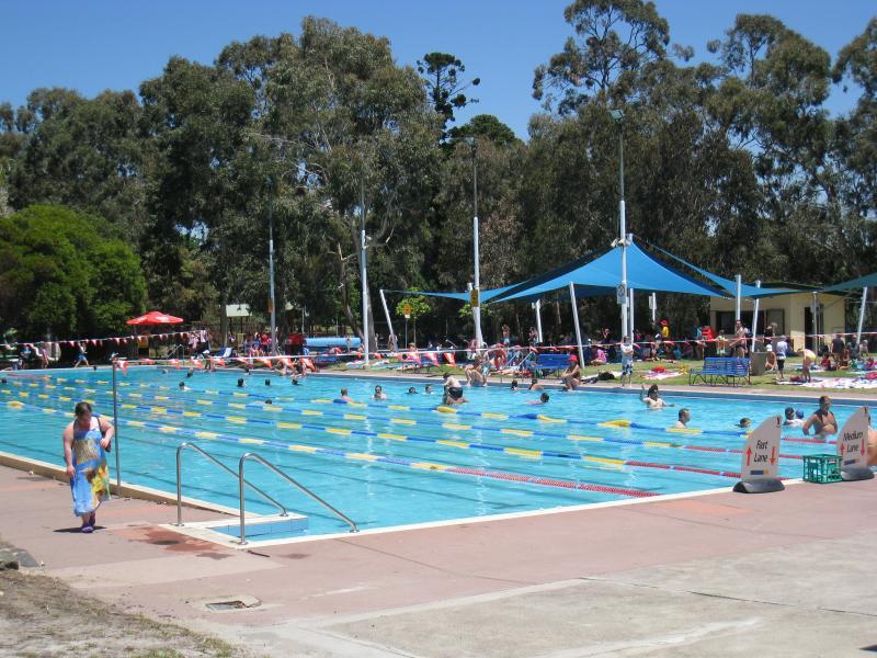 Moonee Ponds - Queens Park: Swimming pool