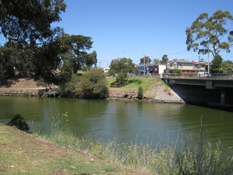 Moonee Ponds - Maribyrnong River at bridge on Maribyrnong Road: View east across river on north side of bridge