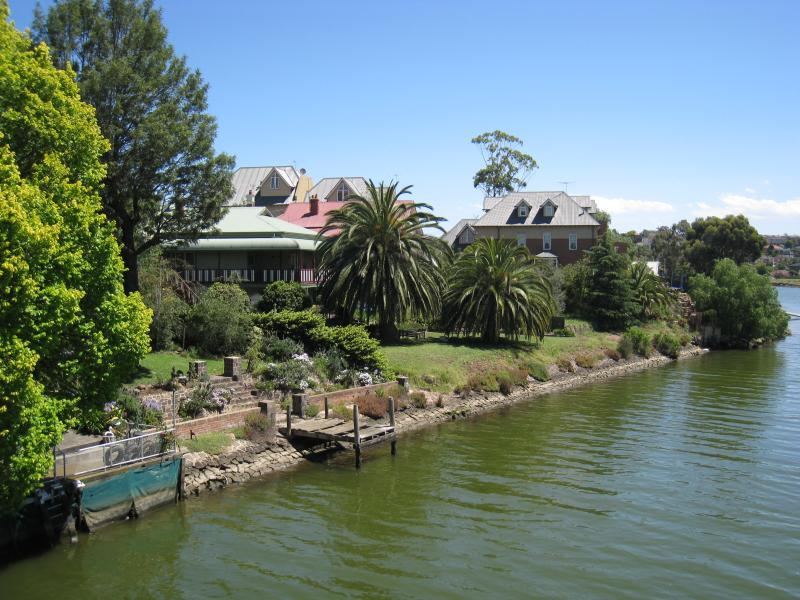Moonee Ponds - Maribyrnong River at bridge on Maribyrnong Road: View south along eastern bank of river