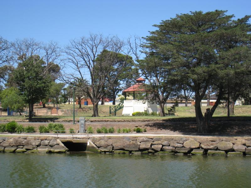 Moonee Ponds - West bank of Maribyrnong River, north of Maribyrnong Road: View east across river to rotunda