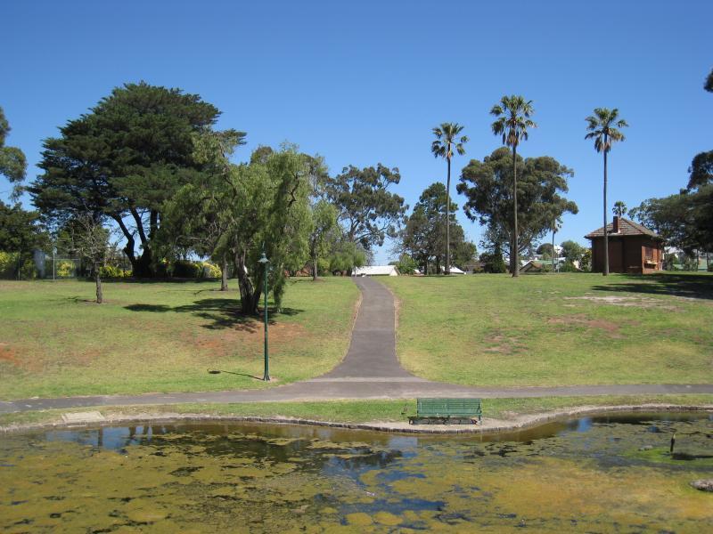 Moonee Ponds - Parkland along east bank of Maribyrnong River, north of Maribyrnong Road: View south through park from rotunda
