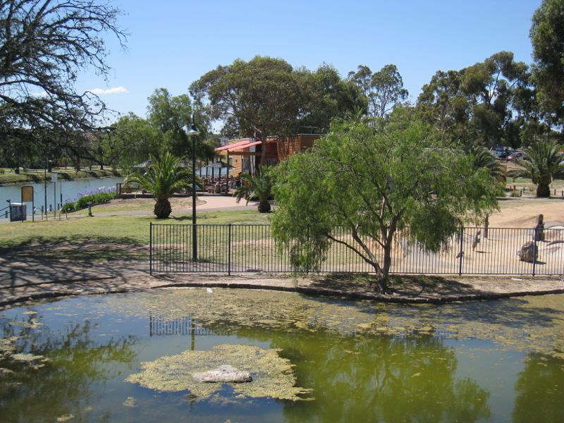 Moonee Ponds - Parkland along east bank of Maribyrnong River, north of Maribyrnong Road: View north through park towards Boathouse Cafe from rotunda