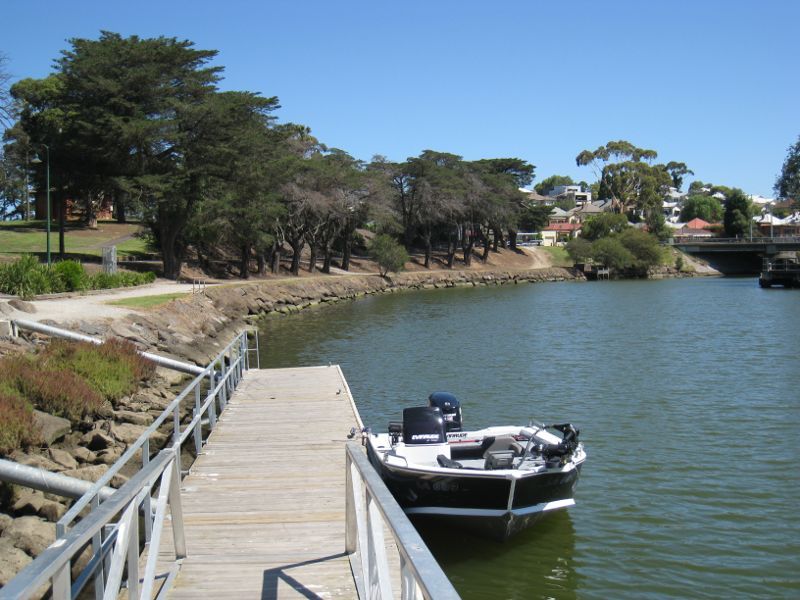 Moonee Ponds - Parkland along east bank of Maribyrnong River, north of Maribyrnong Road: View south along river from jetty at Boathouse Cafe