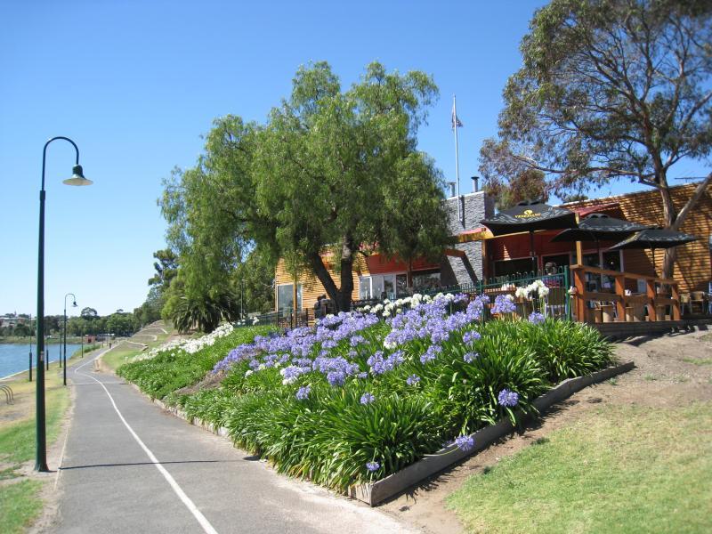Moonee Ponds - Parkland along east bank of Maribyrnong River, north of Maribyrnong Road: View north along river and path at Boathouse Cafe