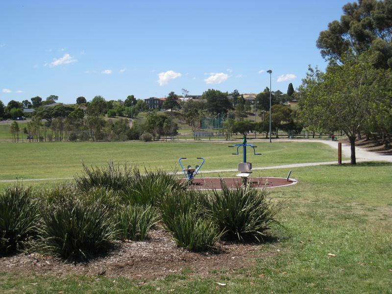 Moonee Ponds - Sporting grounds near Maribyrnong River: View north through Aberfeldie Park from The Boulevard