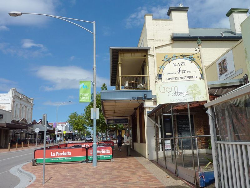 Mornington - Commercial centre and shops, Main Street: View south-east along Main St towards Albert St