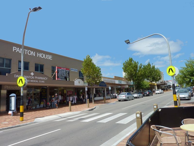 Mornington - Commercial centre and shops, Main Street: View south-east along Main St at Queen St