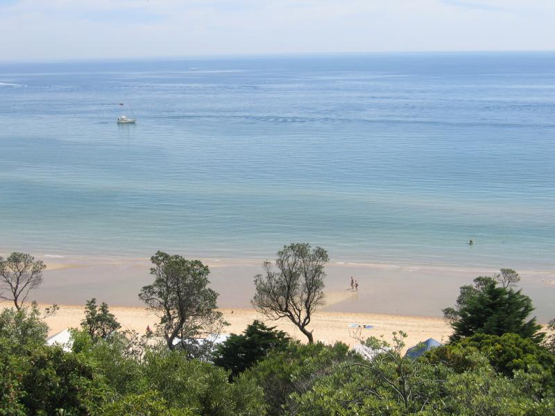 Mornington - Mills Beach: View across Mills Beach