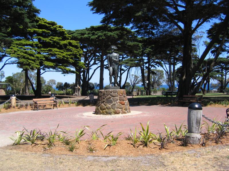 Mornington - Coastal areas and views around Schnapper Point: Matthew Flinders statue, Mornington Park