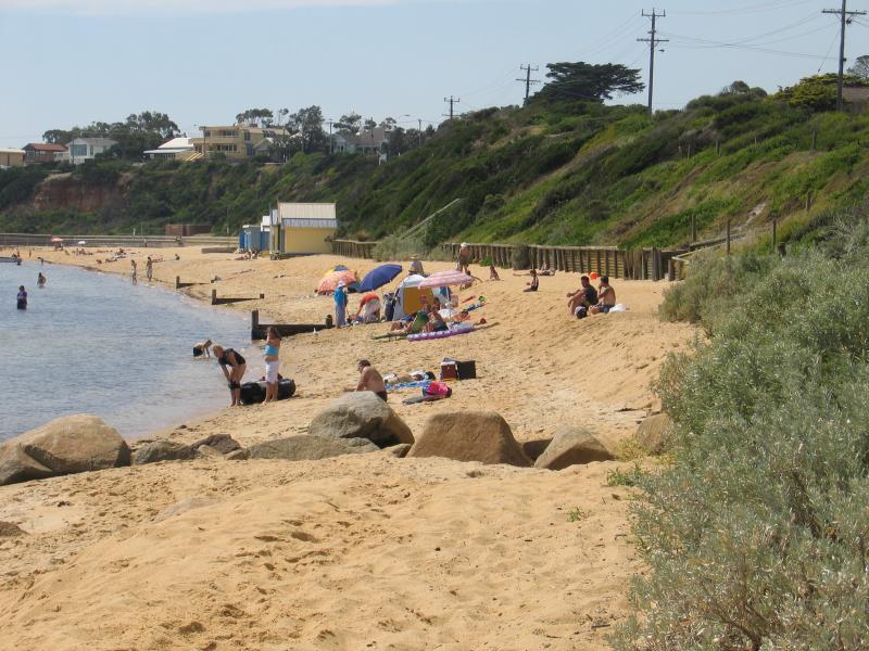 Mornington - Fishermans Beach and Linley Point: View north-east along beach, Esplanade near Webb St