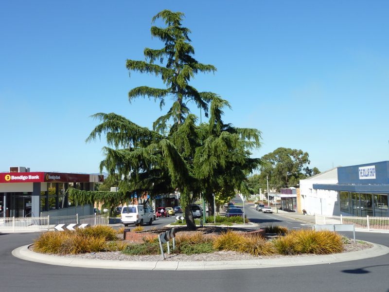 Morwell - Shops and commercial centre, Commercial Road, Tarwin Street and George Street: View south along Tarwin St at George St