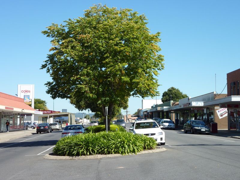 Morwell - Shops and commercial centre, Commercial Road, Tarwin Street and George Street - View west along George St towards Tarwin St