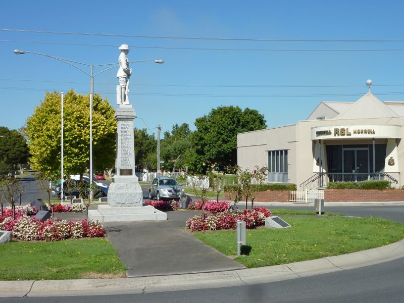 Morwell - Shops and commercial centre, Commercial Road, Tarwin Street and George Street: War memorial and Morwell RSL, view south along Tarwin St at Elgin St
