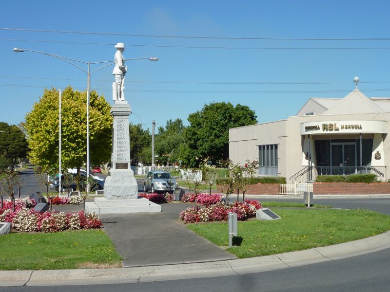 Morwell - Shops and commercial centre, Commercial Road, Tarwin Street and George Street - War memorial and Morwell RSL, view south along Tarwin St at Elgin St