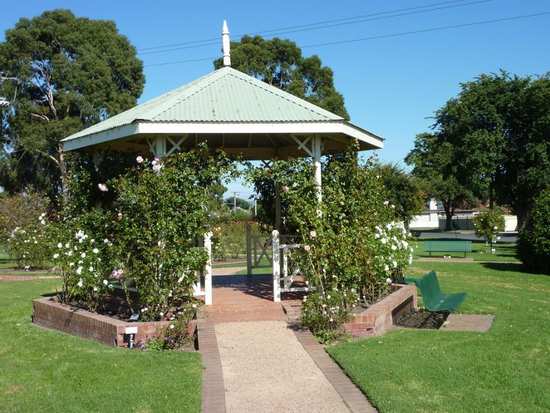 Morwell - Morwell Centenary Rose Garden, Maryvale Crescent and Commercial Road - Rotunda