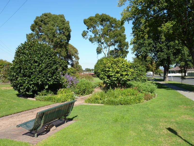 Morwell - Morwell Centenary Rose Garden, Maryvale Crescent and Commercial Road: Garden alongside Avondale Rd