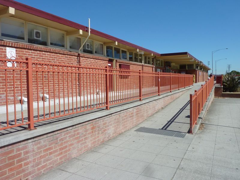 Morwell - Morwell Railway Station and walkway under railway line, Princes Drive: Walkway to station entrance