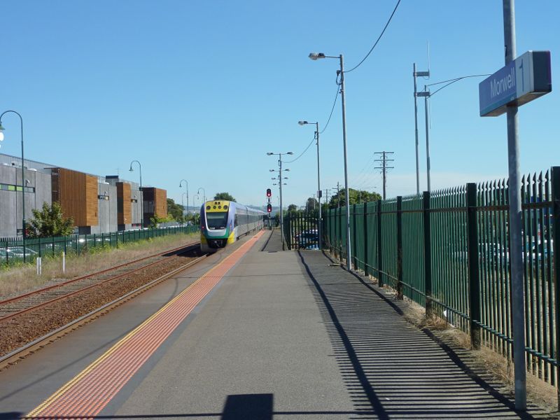 Morwell - Morwell Railway Station and walkway under railway line, Princes Drive: View west along station platform