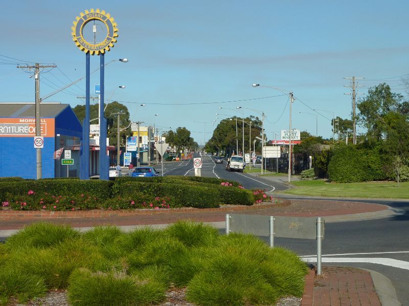 Morwell - Shops and commercial centre, Princes Drive and Church Street - View east along Princes Dr at Latrobe Rd