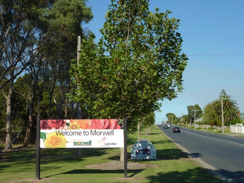 Morwell - Around Morwell - Morwell town sign, view east along Commercial Rd at Ryan St
