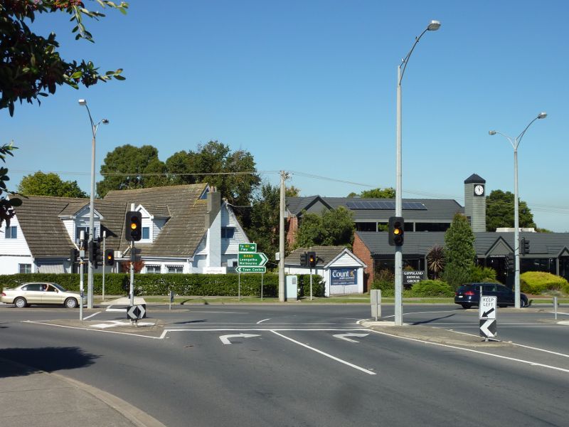 Morwell - Around Morwell: View south across Commercial Rd west of Avondale Rd