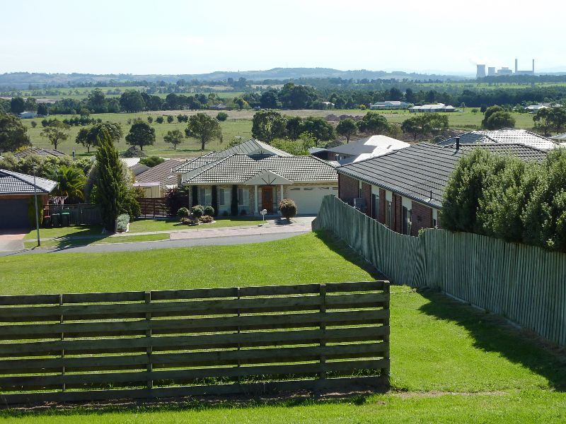 Morwell - Around Morwell: Westerly view, Maryvale Rd north of Heritage Bvd