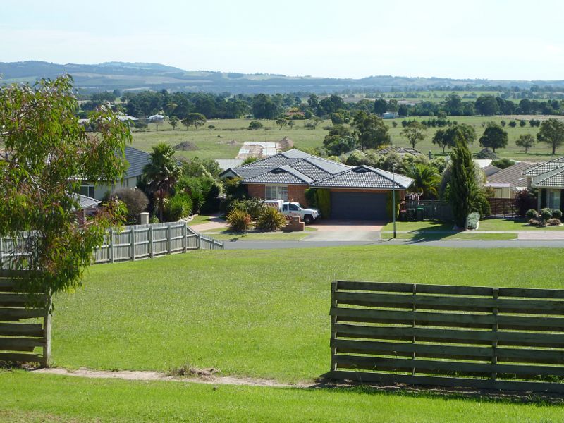 Morwell - Around Morwell: Westerly view, Maryvale Rd north of Heritage Bvd