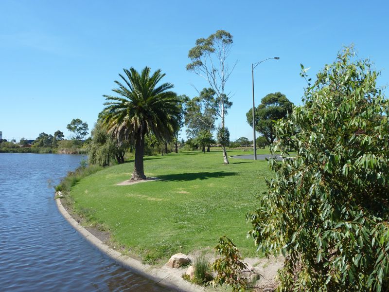 Morwell - Morwell Civic Gardens and Kernot Lake, Princes Drive: Easterly view along Kernot Lake from footbridge