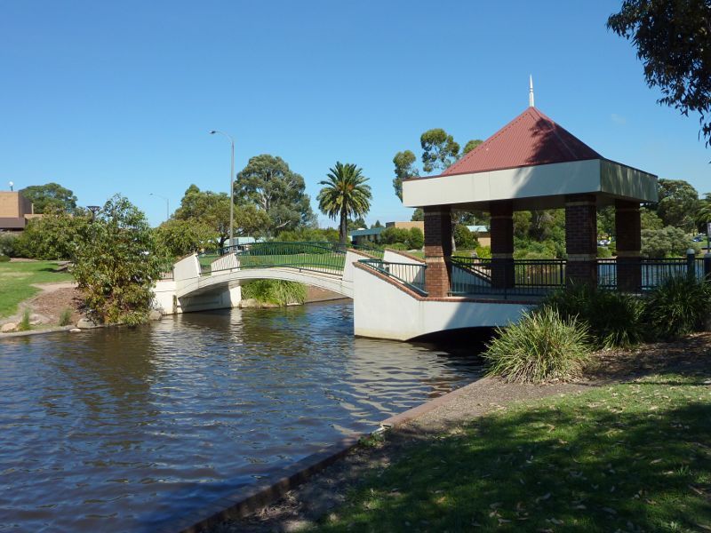 Morwell - Morwell Civic Gardens and Kernot Lake, Princes Drive: Footbridge across Kernot Lake