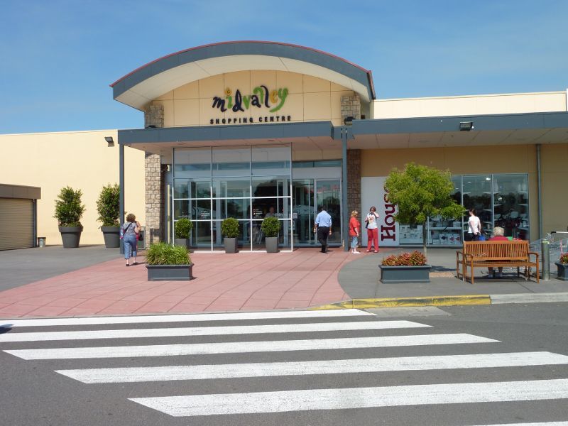 Morwell - Mid Valley Shopping Centre, Princes Drive: Entrance on northern side of shopping centre