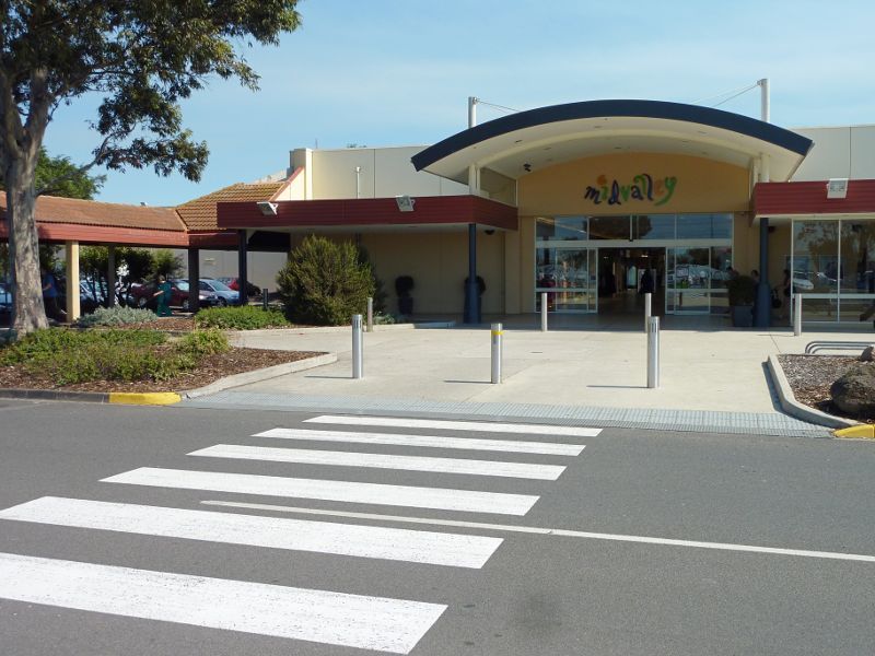 Morwell - Mid Valley Shopping Centre, Princes Drive: Entrance on eastern side of shopping centre