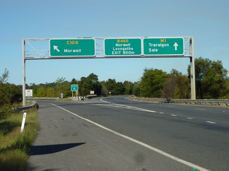 Morwell - Princes Freeway around Morwell: View east along Princes Fwy towards Princes Dr exit