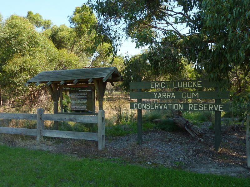Morwell - Eric Lubcke Yarra Gum Reserve, end of Maryvale Crescent: Entrance to Eric Lubcke Yarra Gum Reserve