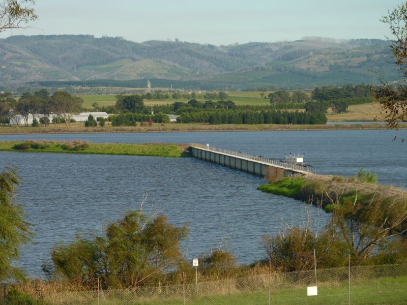 Morwell - Northern side of Hazelwood Pondage: South-easterly view across Hazelwood Pondage from Yinnar Rd