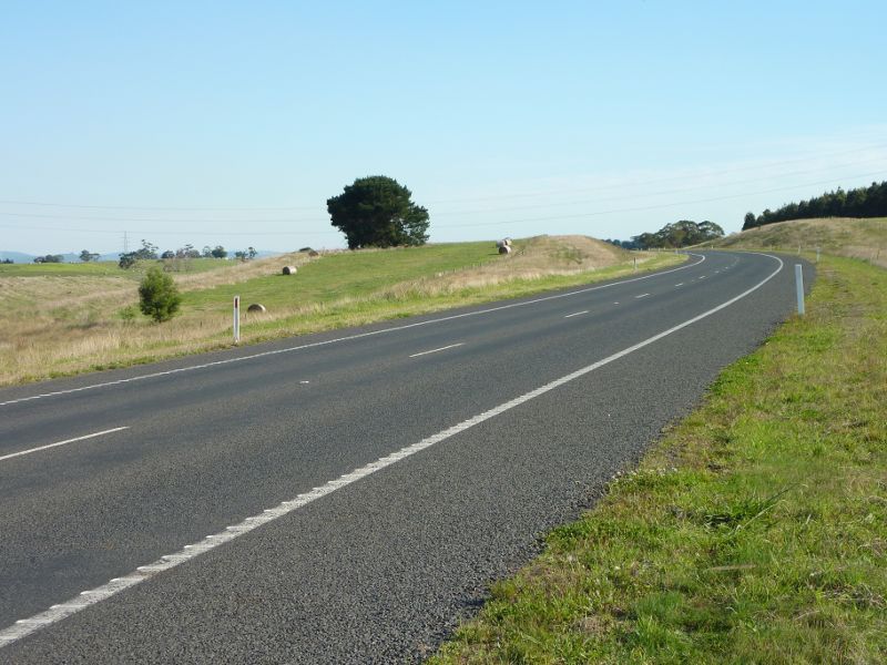 Morwell - Strzelecki Highway south-west of Morwell: Southerly view along Strzelecki Hwy north of Deans Rd