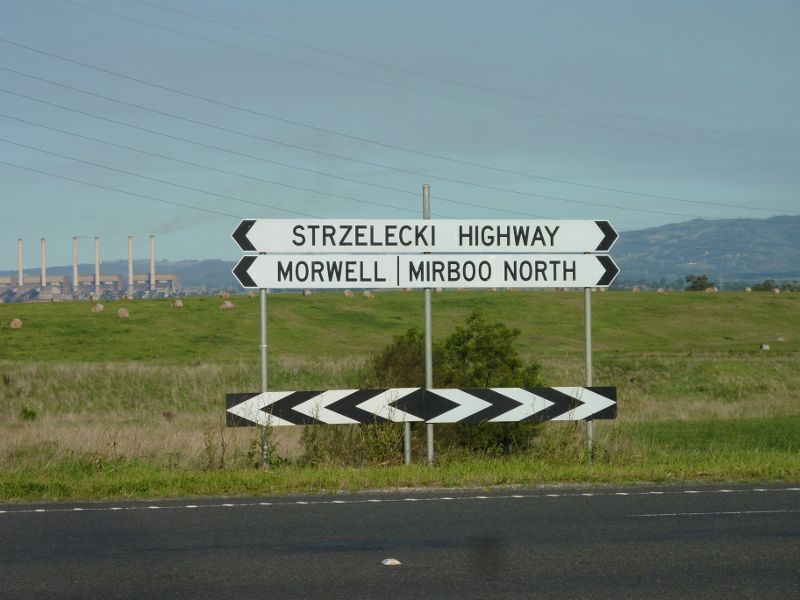 Morwell - Strzelecki Highway south-west of Morwell: View east across Strzelecki Hwy at Deans Rd