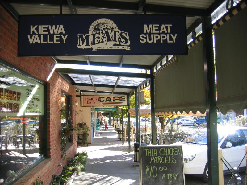 Mount Beauty - Shops and commercial centre: Verandah under shops, Hollonds St